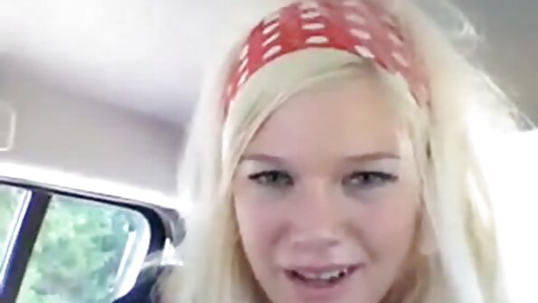 Two blondes nuduhake sing pecker amba ing kursi