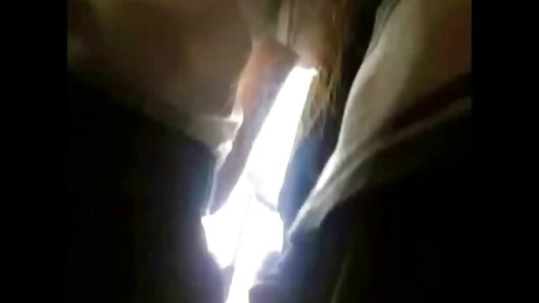 Panas cah ayu begs kanggo pitik jago ing dheweke bokong lan dheweke nemu iku