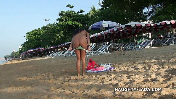 A pirang karo bokong amba njupuk kontol shoved nang dheweke tutuk