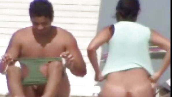 Pirang stepsister wis thukul munggah lan siap kanggo njupuk pitik jago