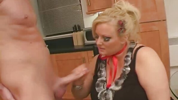 Panas milf karo gedhe susu penetrated lan dheweke uga cumshot