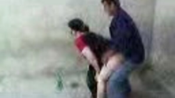 A seksi Asian pelacur dipencet marang tembok lan dheweke bajingan hard