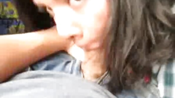 Cah wadon nerdy busty main game lan nitih tusukan pacar